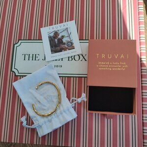NWT  TRUVAI Margo Cuff from the winter 2025 Jilly Box